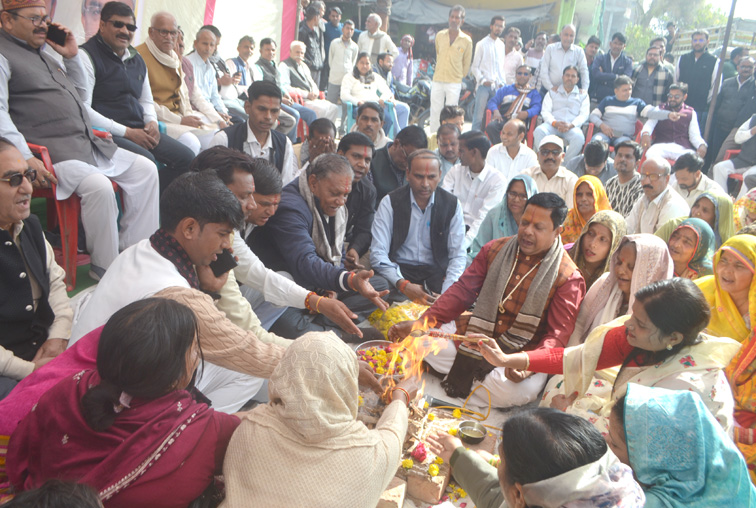 पथवारी माता मंदिर से हिमायुपुर पुलिया तक क्षतिग्रस्त सड़क के पुनर्निर्माण कार्य का शुभारंभ