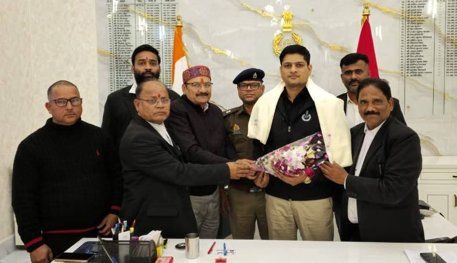 अपहृत नाबालिग को सकुशल बरामद कर परिजनों के सुपुर्द किया, अधिवक्ताओं ने SP को किया&hellip;