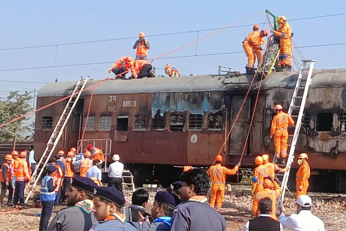 मथुरा जंक्शन पर एनडीआरएफ और रेलवे की संयुक्त मॉक ड्रिल