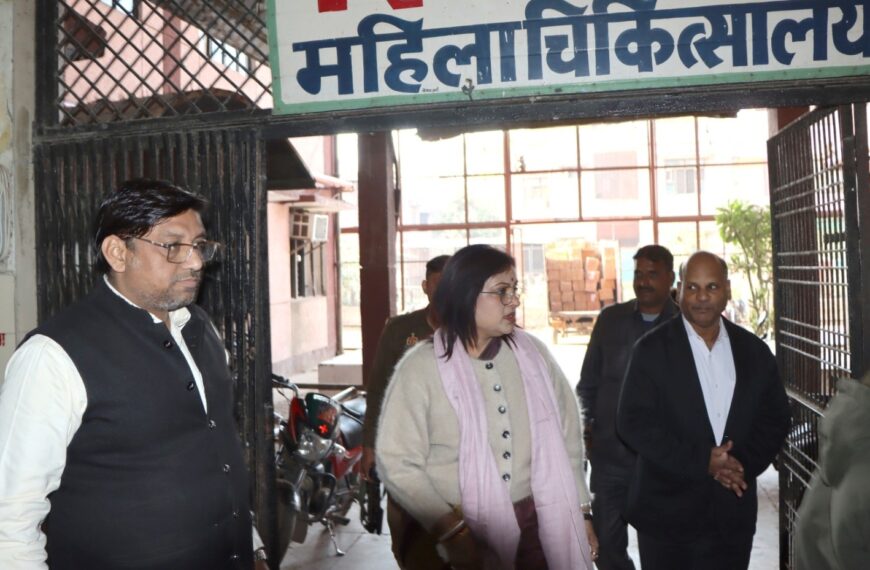 नगर पालिका अध्यक्ष ने बागला महिला चिकित्सालय का किया औचक निरीक्षण