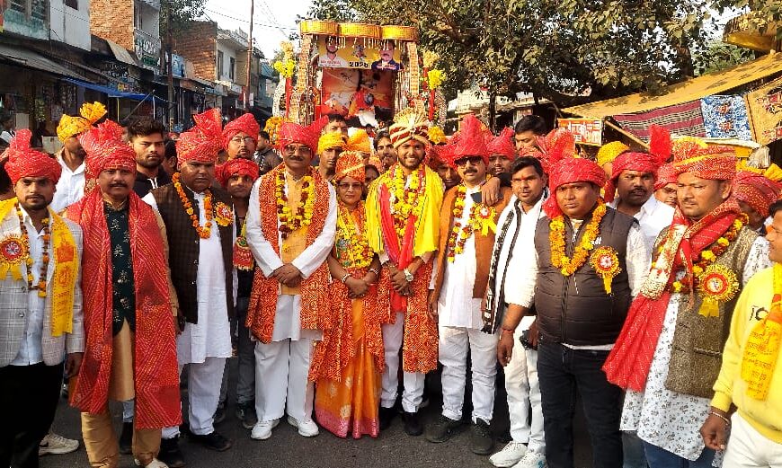 गाजे-बाजे के साथ निकली वीरांगना झलकारी बाई की शोभायात्रा