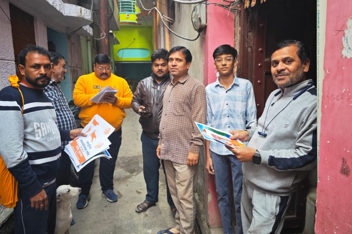 आरएसएस शताब्दी वर्ष पर स्वयंसेवकों का घर-घर संपर्क अभियान