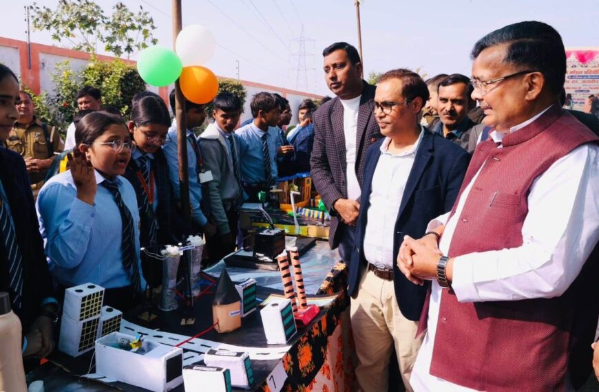 विज्ञान प्रदर्शनी में वाशुदेव प्रथम, आदित्य द्वितीय