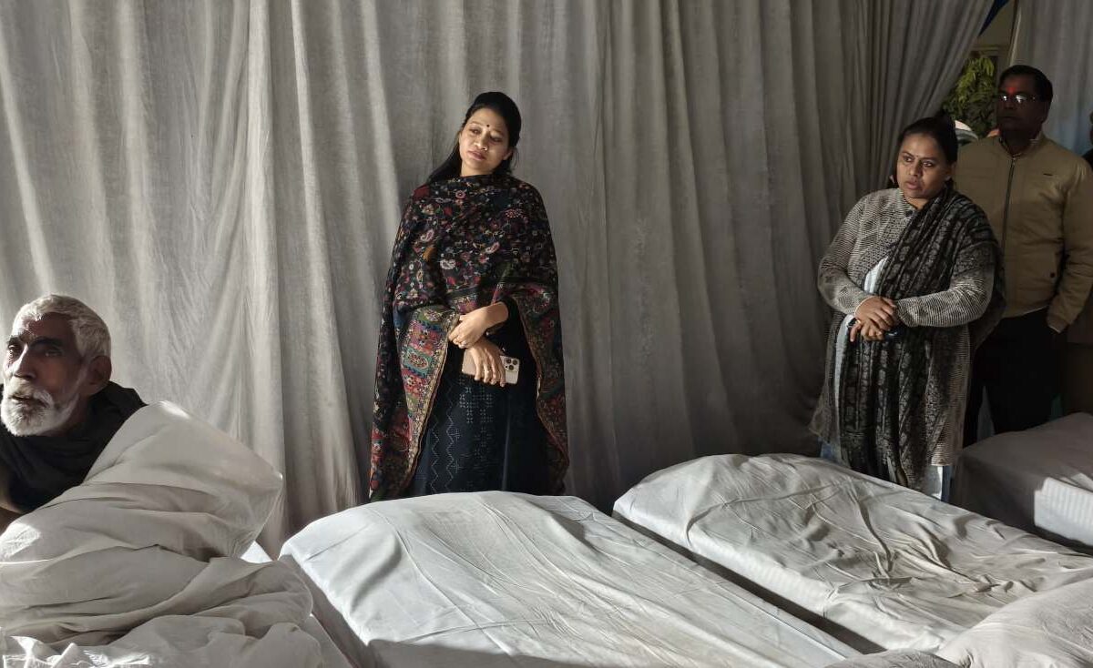 जिलाधिकारी ने किया रैन बसेरों का निरीक्षण