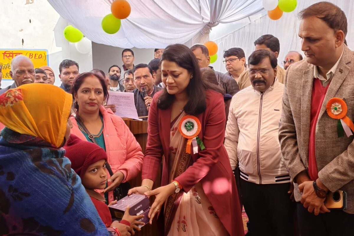 141 दिव्यांग बच्चों को सहायक उपकरण वितरित