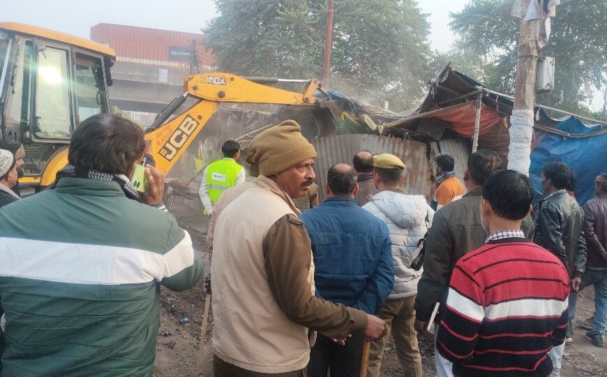 NHAI और उपजिलाधिकारी की संयुक्त कार्रवाई, अवैध अतिक्रमण पर चला बुलडोजर