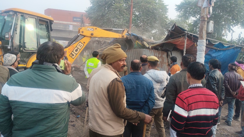 NHAI और उपजिलाधिकारी की संयुक्त कार्रवाई, अवैध अतिक्रमण पर चला बुलडोजर