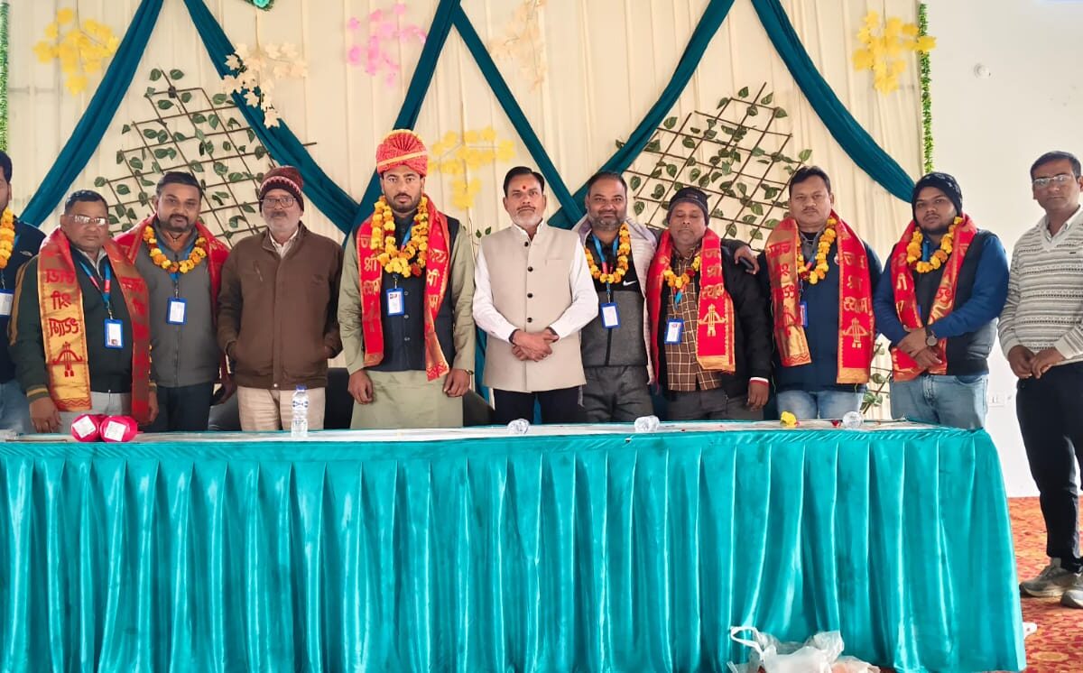 ग्रामीण पत्रकार एसोसिएशन सासनी की बैठक में नई कार्यकारिणी का गठन