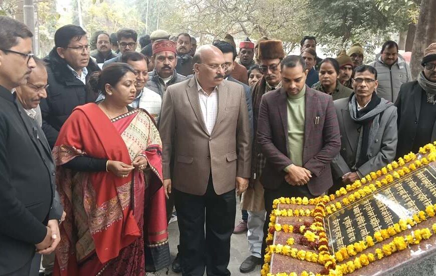 मुंशीगंज शहीद स्मारक पर शहीदों को दी गई श्रद्धांजलि