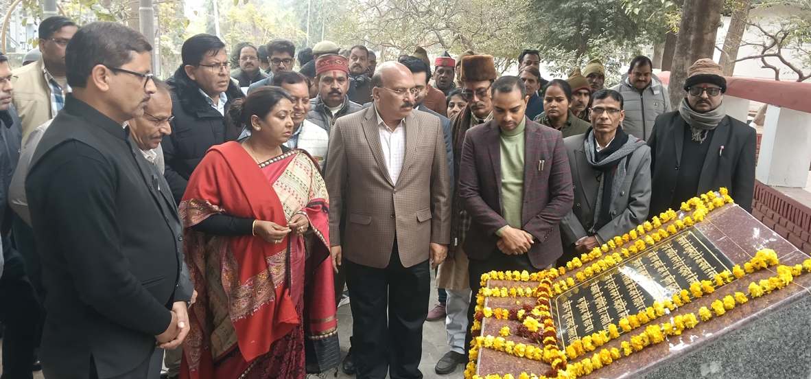 मुंशीगंज शहीद स्मारक पर शहीदों को दी गई श्रद्धांजलि