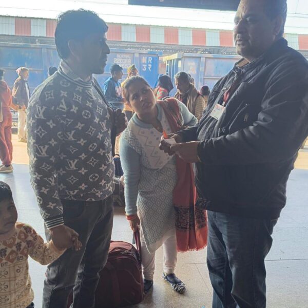 स्टेशनों पर चलाया गया विशेष टिकट जांच अभियान