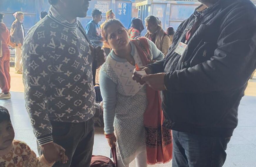स्टेशनों पर चलाया गया विशेष टिकट जांच अभियान