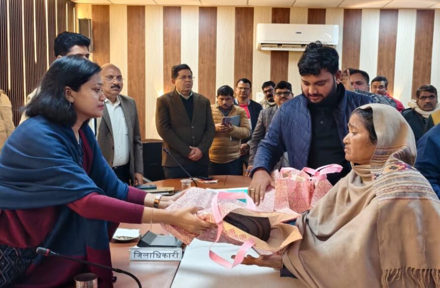 सम्पूर्ण समाधान दिवस में फरियादियों की सुनीं समस्यायें