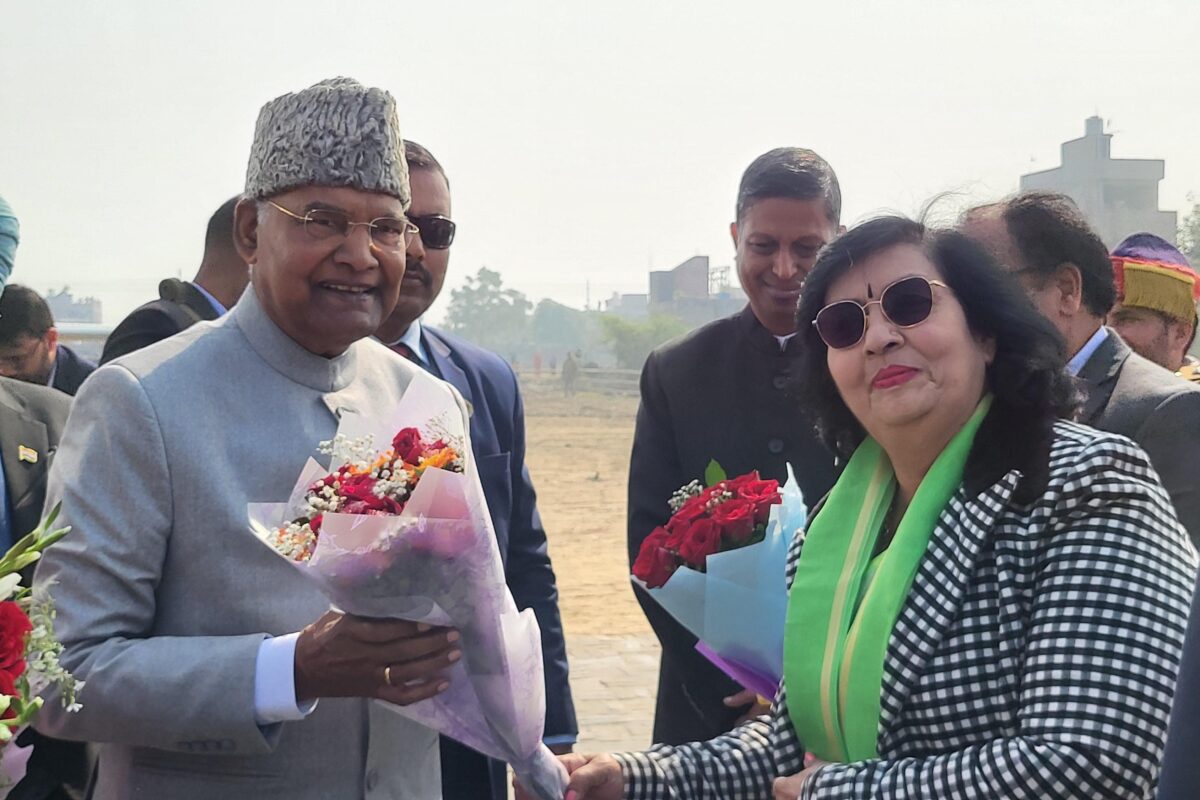 स्वर्गीय श्री सतीश चंद्र मिश्र के परिजनों से मिले पूर्व राष्ट्रपति