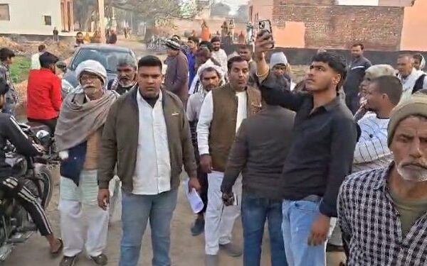 рд╡рд┐рдХрд╛рд╕ рдХрд╛рд░реНрдп рдмрдирд╛ рд╡рд┐рд╡рд╛рдж, рдЧреНрд░рд╛рдо рдкреНрд░рдзрд╛рди рдкрд░ рдордирдорд╛рдиреА…