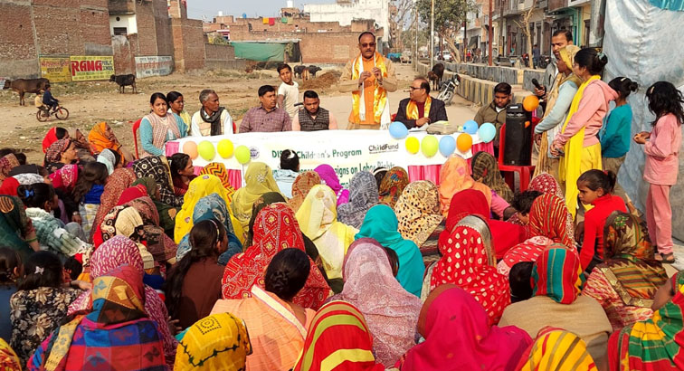 रोजगार योजना में श्रमिक महिलाओं को किया जागरूक