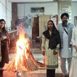 सिक्ख समाज ने हर्षोल्लास के साथ मनाई लोहड़ी, बांटा प्रसाद
