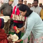 डीएम-एसपी ने नववर्ष पर हनुमान मंदिर में की पूजा-अर्चना, जरूरतमंदों को बांटे कंबल