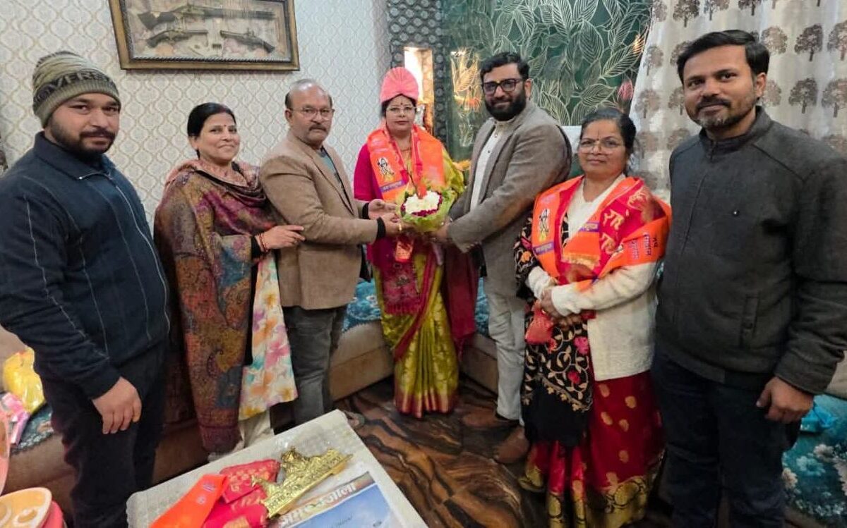 ब्राह्मण महासभा पदाधिकारियों का महिला आयोग सदस्य द्वारा सम्मान