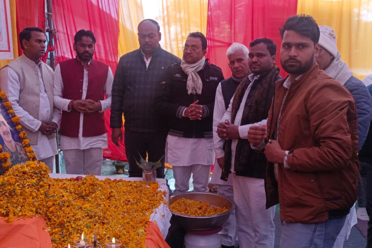 दिव्यांगजनों को बांटे गए गर्म वस्त्र