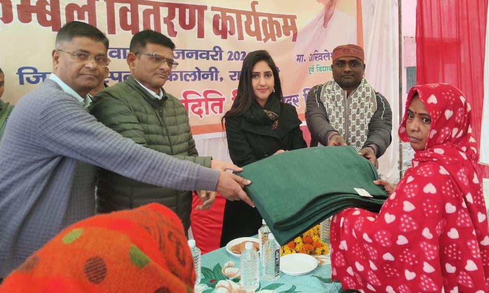 शीतलहर में जरूरतमंदों तक सदर विधायक ने पहुंचाई मदद, बांटे कंबल