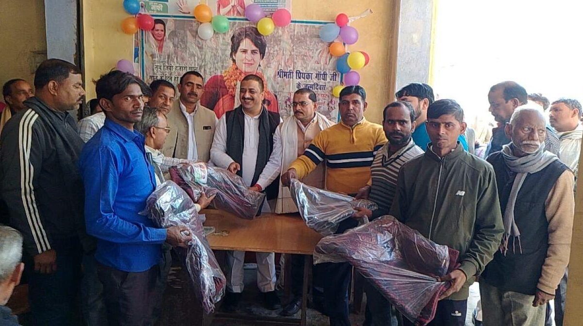 प्रियंका गांधी के जन्मदिवस पर अतुल सिंह ने सीएचसी को भेंट की व्हीलचेयर, जरूरतमंदों को…