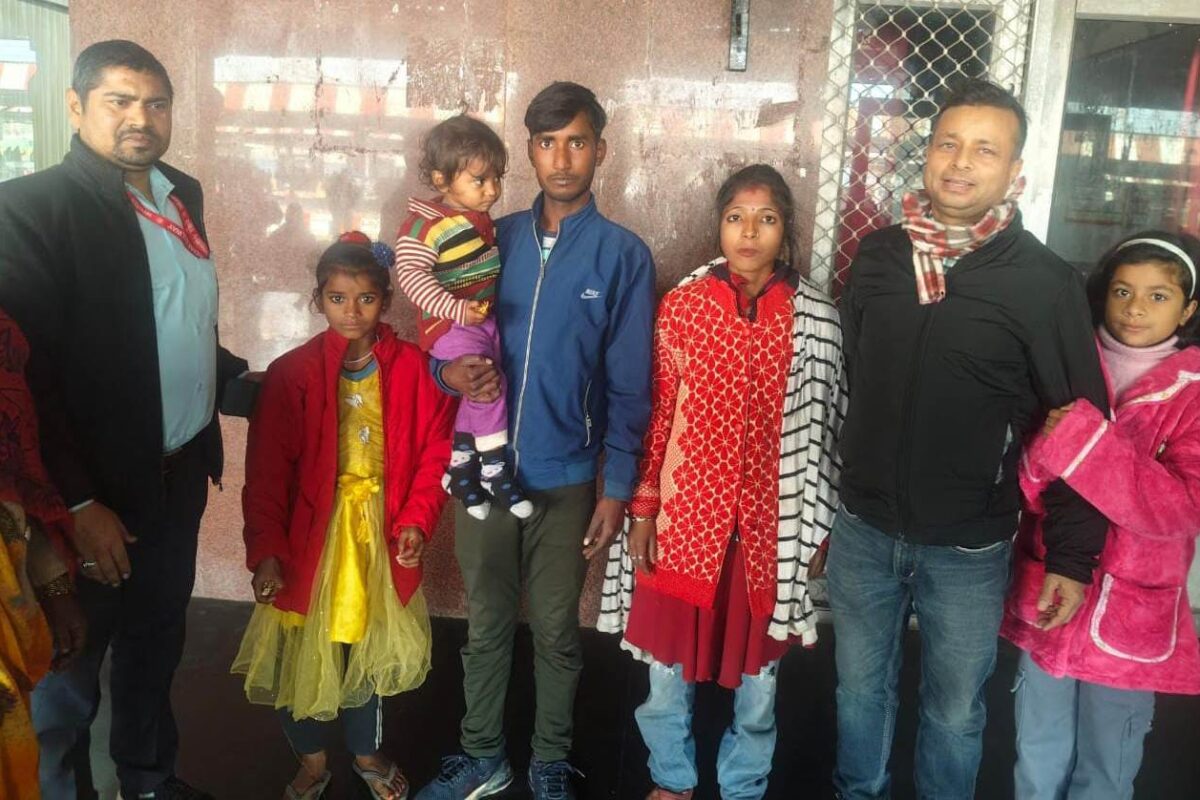 बिछड़े बच्चों को रेलवे स्टाफ की तत्परता से परिजनों से मिलवाया गया