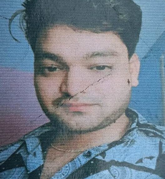 तीन दिन से लापता युवक सिर विहीन शव नलकूप की कोठरी बरामद