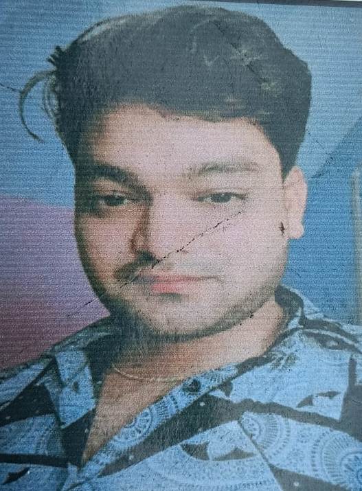 तीन दिन से लापता युवक सिर विहीन शव नलकूप की कोठरी बरामद