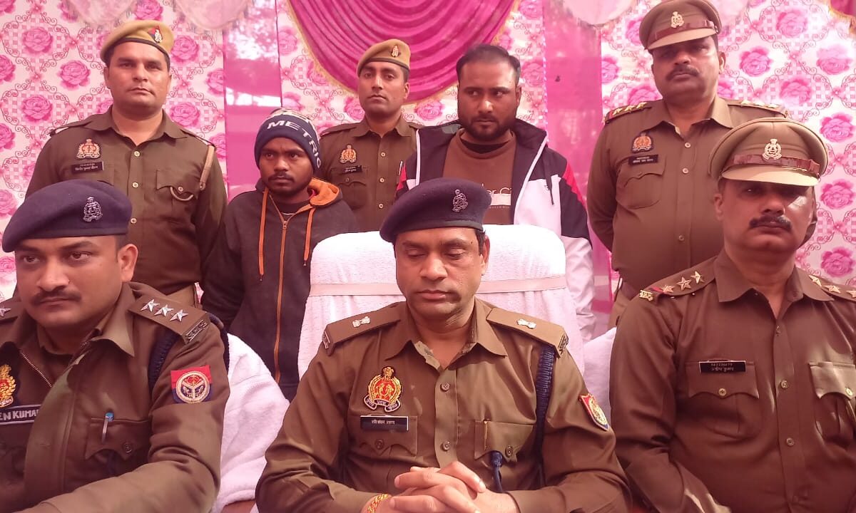 दो अंतर्राष्ट्रीय चरस विक्रेता गिरफ्तार, 40 लाख की चरस बरामद