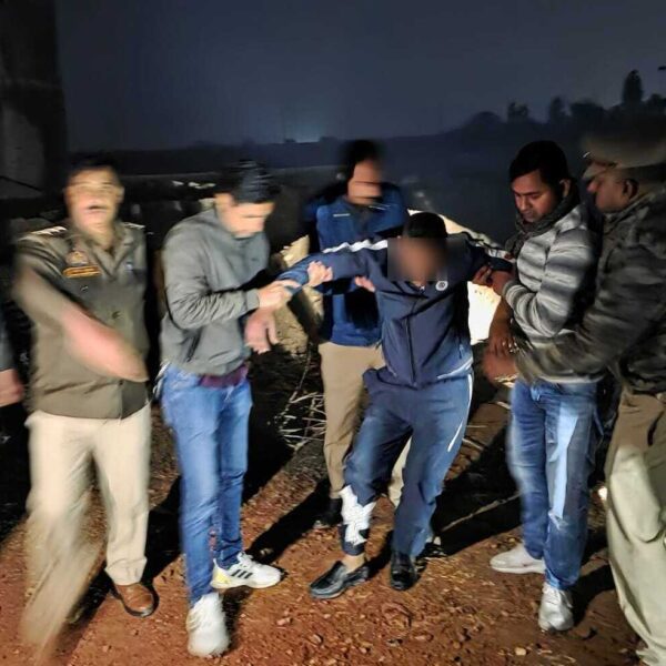 पुलिस की वर्दी पहनकर टप्पेबाजी करने वाले दो…