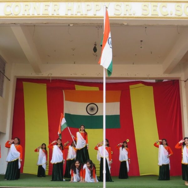 किड्स कॉर्नर हैप्पी सीनियर सेकेंडरी स्कूल में गणतंत्र&hellip;