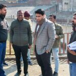 तालाब चौराहा ओवरब्रिज के नीचे चल रहे सौंदर्यीकरण व यातायात व्यवस्थाओं का जिलाधिकारी ने किया निरीक्षण