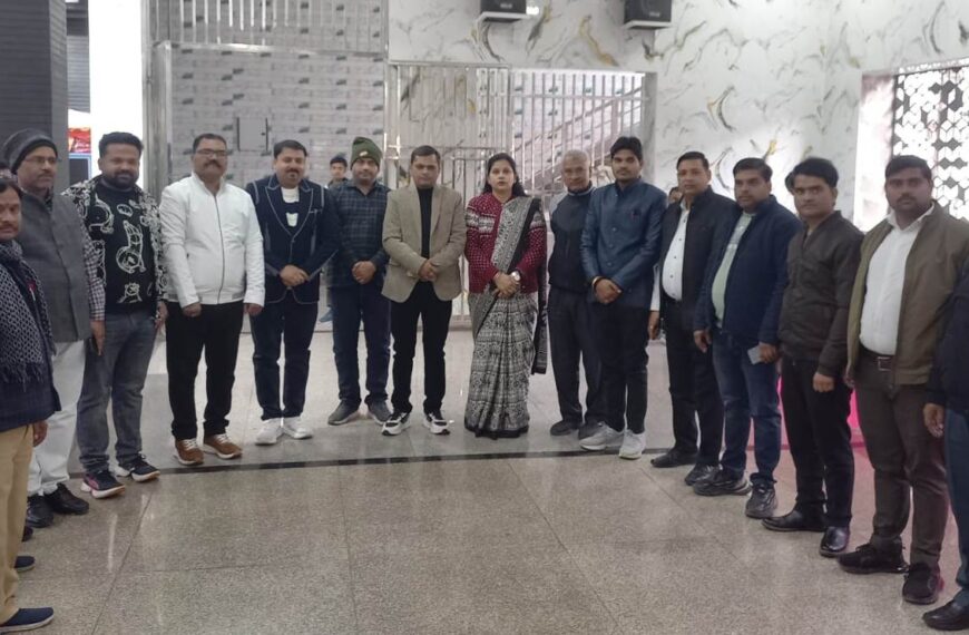 निजी स्कूल एसोसिएशन के समारोह में महानगर कार्यकारिणी को दिलाई गई शपथ