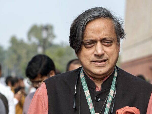 “नाराज़” शशि थरूर राहुल गांधी की केरल कांग्रेस…