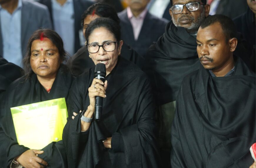 рдмрдВрдЧрд╛рд▓ рдХреЗ рд▓реЛрдЧреЛрдВ рдХреЗ рд╕рд╛рде рд╣реЛ рд░рд╣рд╛ рдЕрддреНрдпрд╛рдЪрд╛рд░: рдордорддрд╛ рдмрдирд░реНрдЬреА рдиреЗ SIR рд╕рдореЗрдд рдХрдИ рдореБрджреНрджреЛрдВ…