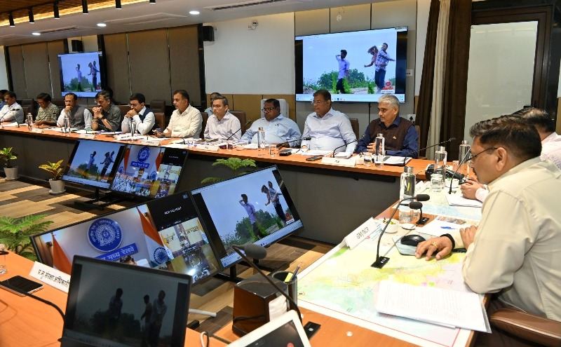 महाप्रबंधक ने 11 रेल कर्मचारियों को संरक्षा पुरस्कारों से किया सम्मानित