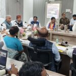 मंत्री राकेश सचान ने विकास कार्यों व कानून-व्यवस्था की समीक्षा की