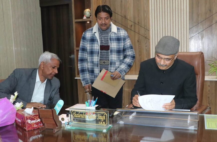 नवागत मण्डल आयुक्त नागेन्द्र प्रताप ने संभाला पदभार