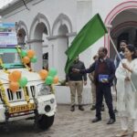 डीएम ने फार्मर रजिस्ट्री के प्रचार-प्रसार हेतु वाहनों को हरी झंडी दिखाकर किया रवाना
