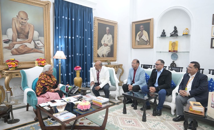 महाप्रबंधक पी. के. मिश्रा ने राज्यपाल से आरेडिका और पुस्तक पर चर्चा