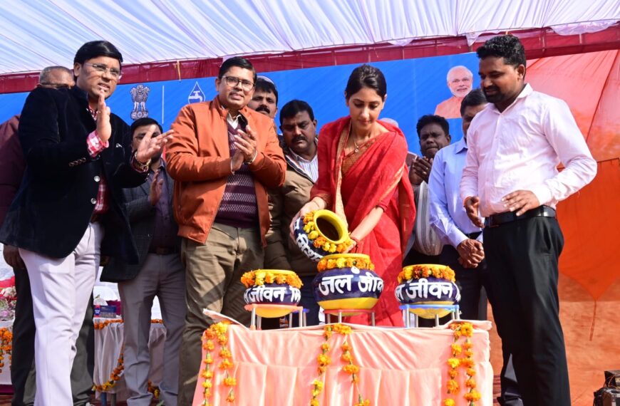 जल अर्पण कार्यक्रम के माध्यम से ग्रामीण पेयजल आपूर्ति योजना ग्राम पंचायत को औपचारिक रूप से हस्तांतरित