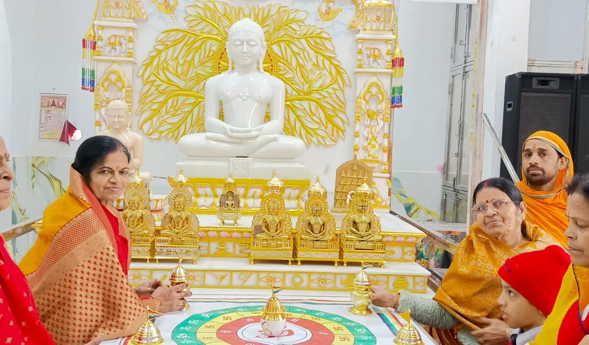 पद्मप्रभ भगवान का निर्वाण लाडू महोत्सव में उमड़ा श्रद्धालुओं का सैलाब