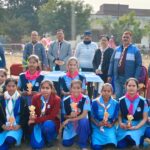 रेंजर्स रोवर्स शिविर में तंबू लगाने और आपात स्थिति में जीवित रहने की ट्रेनिंग दे रहे