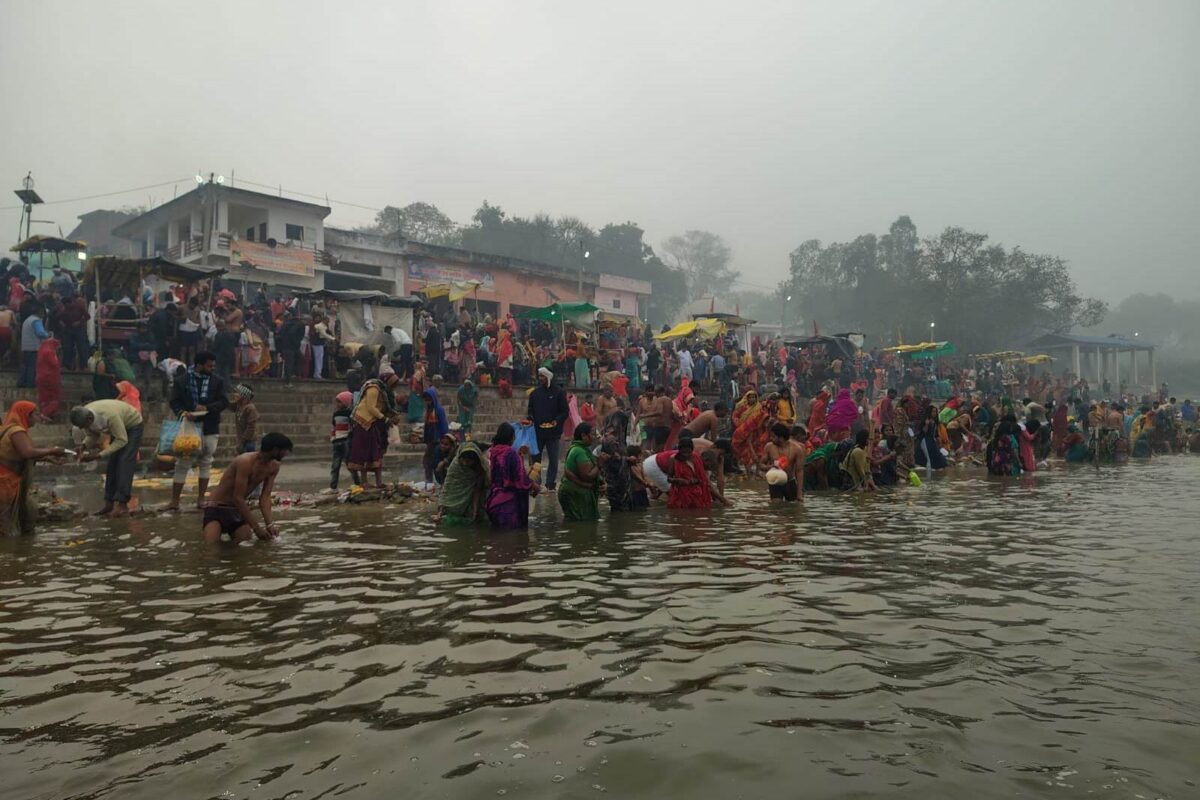 рдорд╛рдШ рдкреВрд░реНрдгрд┐рдорд╛ рдкрд░ рдЧрдВрдЧрд╛ рд╕реНрдирд╛рди рдХреЗ рд▓рд┐рдП рдЙрдордбрд╝реА рд╢реНрд░рджреНрдзрд╛рд▓реБрдУрдВ рдХреА рднрд╛рд░реА рднреАрдбрд╝