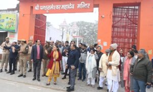 बागपत जिलाधिकारी ने पुरा महादेव मंदिर का भ्रमण&hellip;