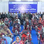 एनटीपीसी ऊंचाहार ने दिव्यांगों को बांटी ट्राई साइकिल व सहायक उपकरण