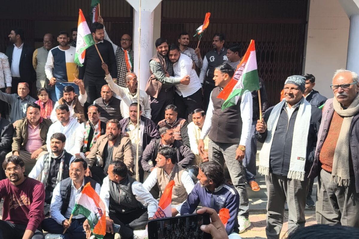 कांग्रेस ने जिलाधिकारी को ज्ञापन सौंपकर मनरेगा का नाम परिवर्तन करने का किया विरोध