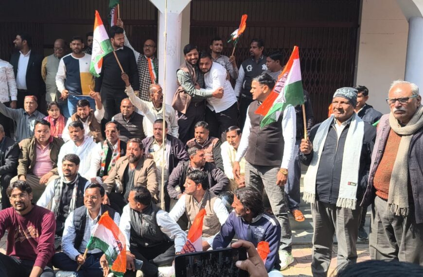 कांग्रेस ने जिलाधिकारी को ज्ञापन सौंपकर मनरेगा का नाम परिवर्तन करने का किया विरोध