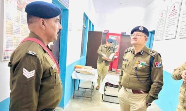 आरपीएफ के आईजी ने परखी रेलवे स्टेशन की सुरक्षा व्यवस्था